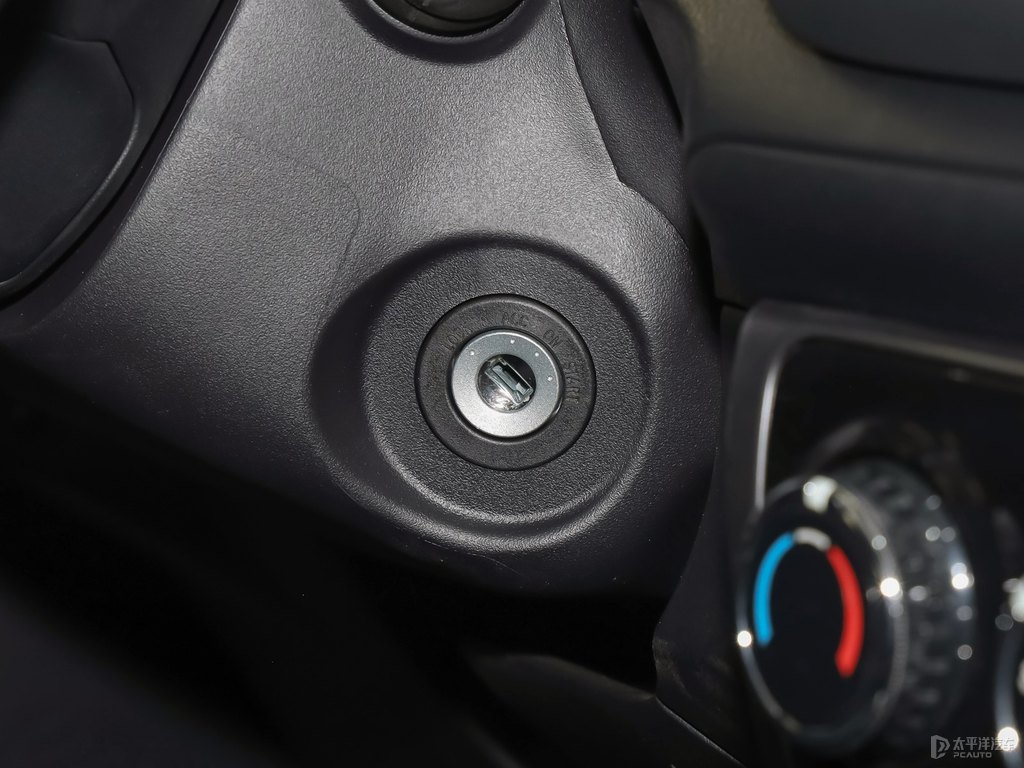 天際白YARiS L 致享中控內(nèi)飾圖片