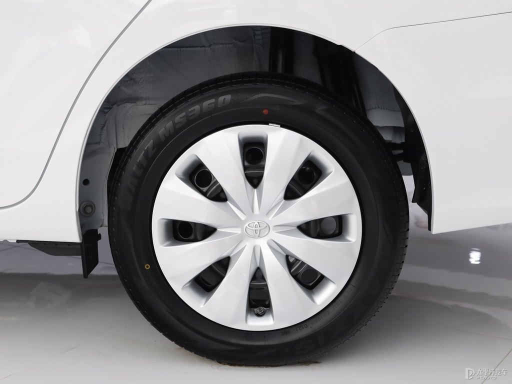 天際白YARiS L 致享車身外觀圖片