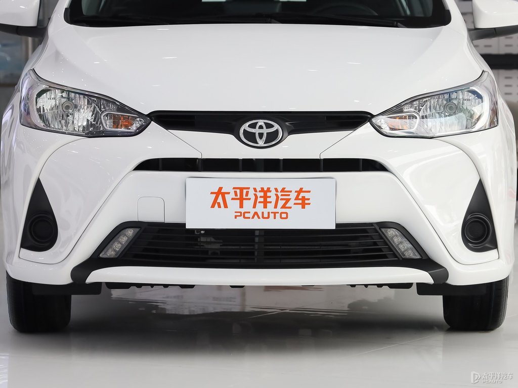 天際白YARiS L 致享車頭外觀圖片