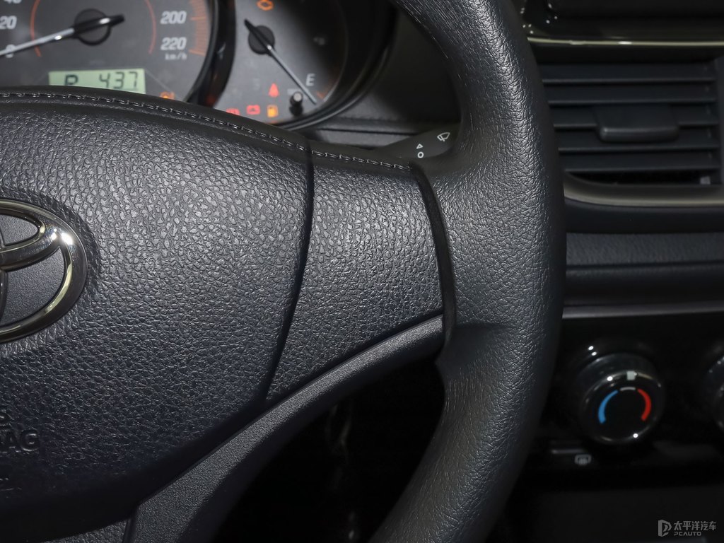 天際白YARiS L 致享中控內(nèi)飾圖片