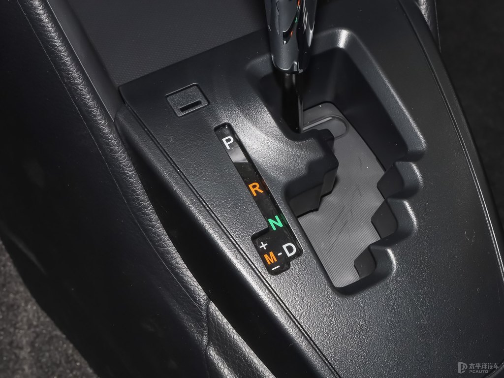 天際白YARiS L 致享中控內(nèi)飾圖片