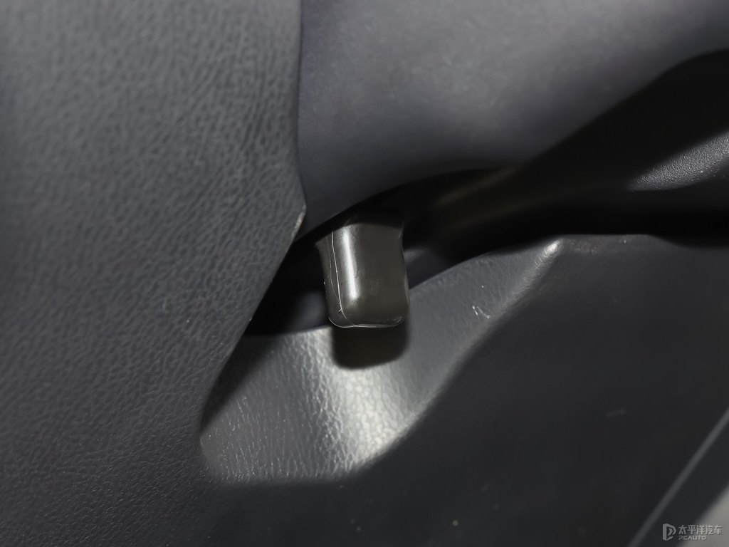 天際白YARiS L 致享中控內(nèi)飾圖片