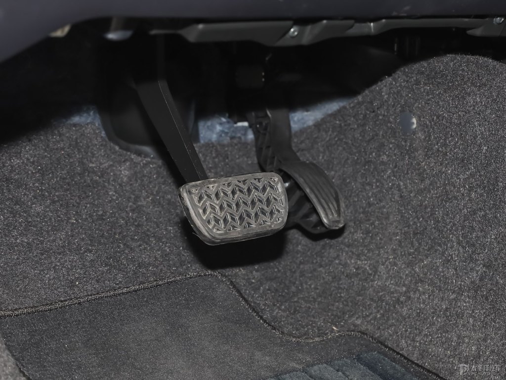 天際白YARiS L 致享中控內飾圖片