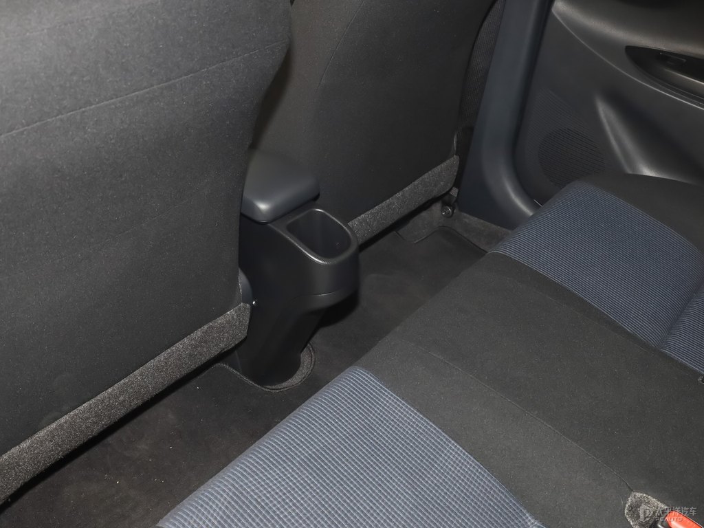 天際白YARiS L 致享座椅內飾圖片