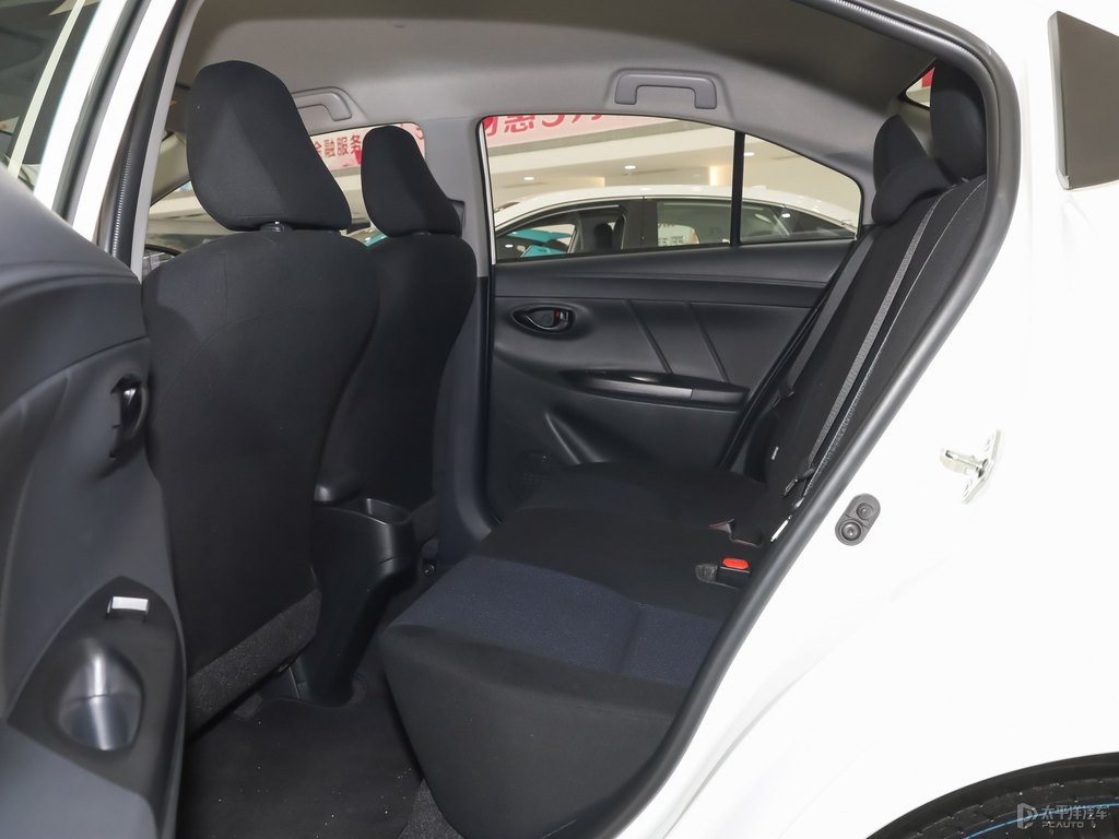 天際白YARiS L 致享駕乘空間空間圖片