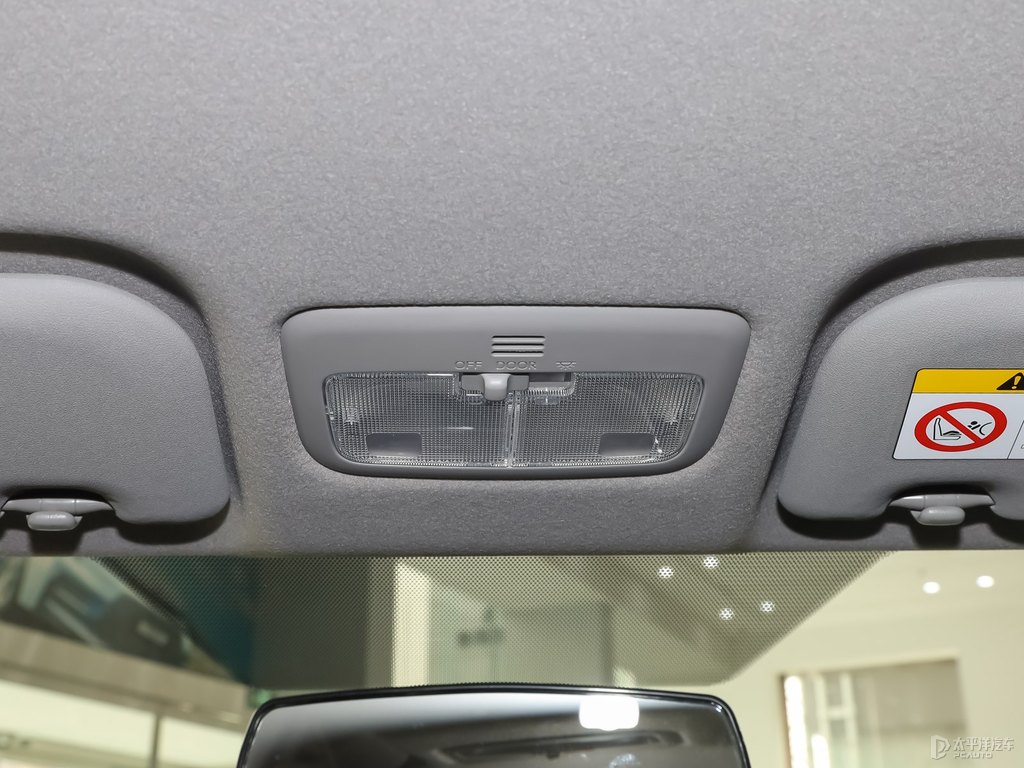 天際白YARiS L 致享車廂內(nèi)飾圖片