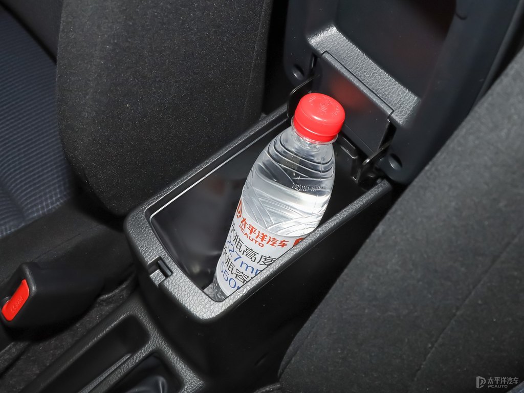 天際白YARiS L 致享儲物空間空間圖片