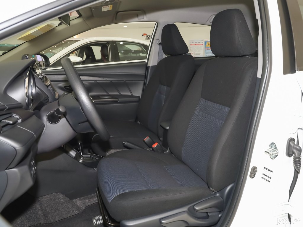 天際白YARiS L 致享座椅內(nèi)飾圖片