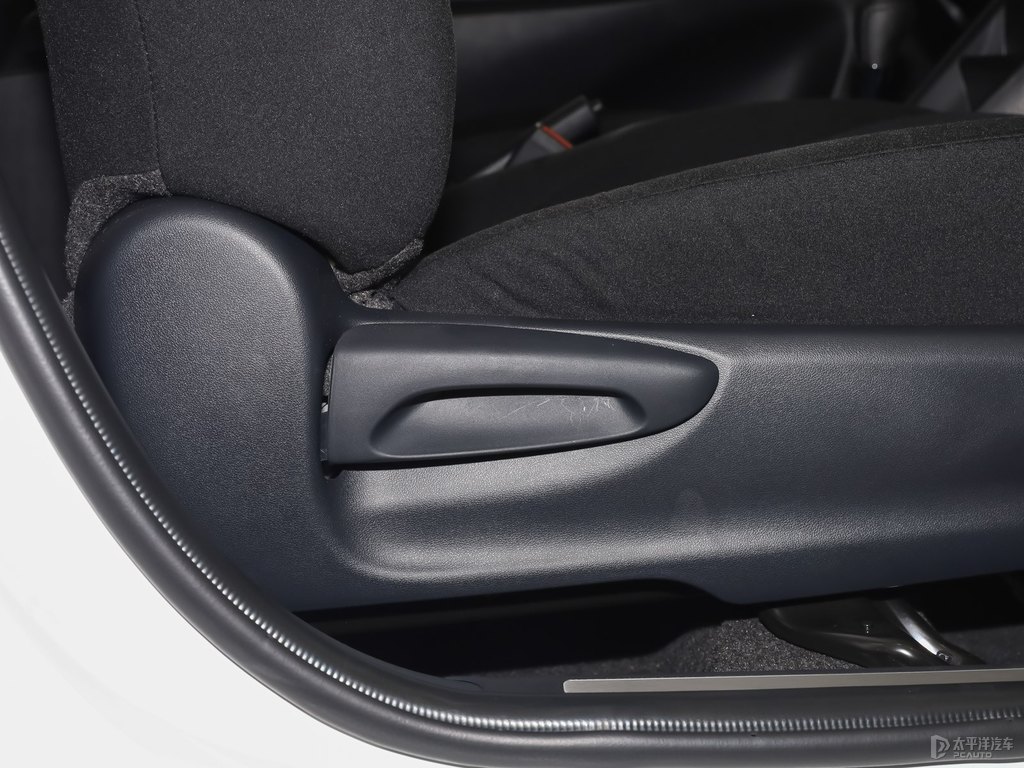 天際白YARiS L 致享座椅內(nèi)飾圖片