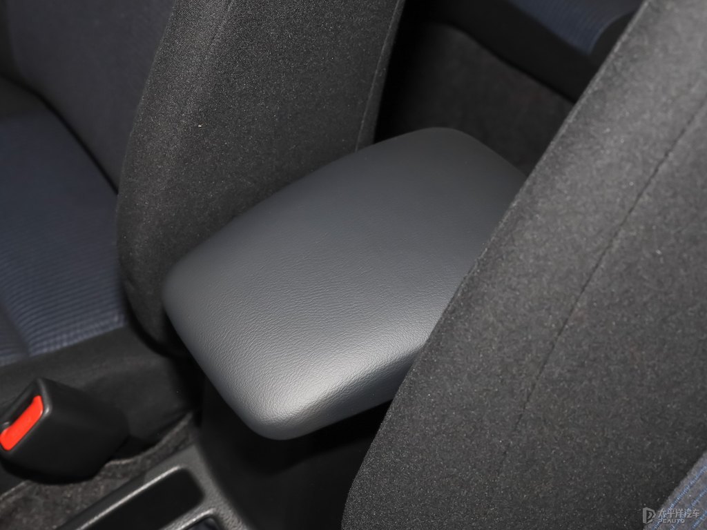 天際白YARiS L 致享座椅內(nèi)飾圖片