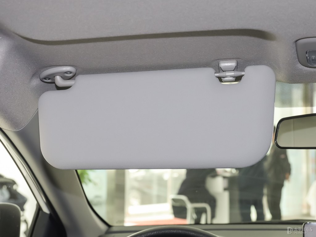 天際白YARiS L 致享車廂內飾圖片