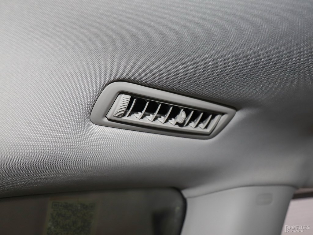 星云紫領(lǐng)裕車廂內(nèi)飾圖片