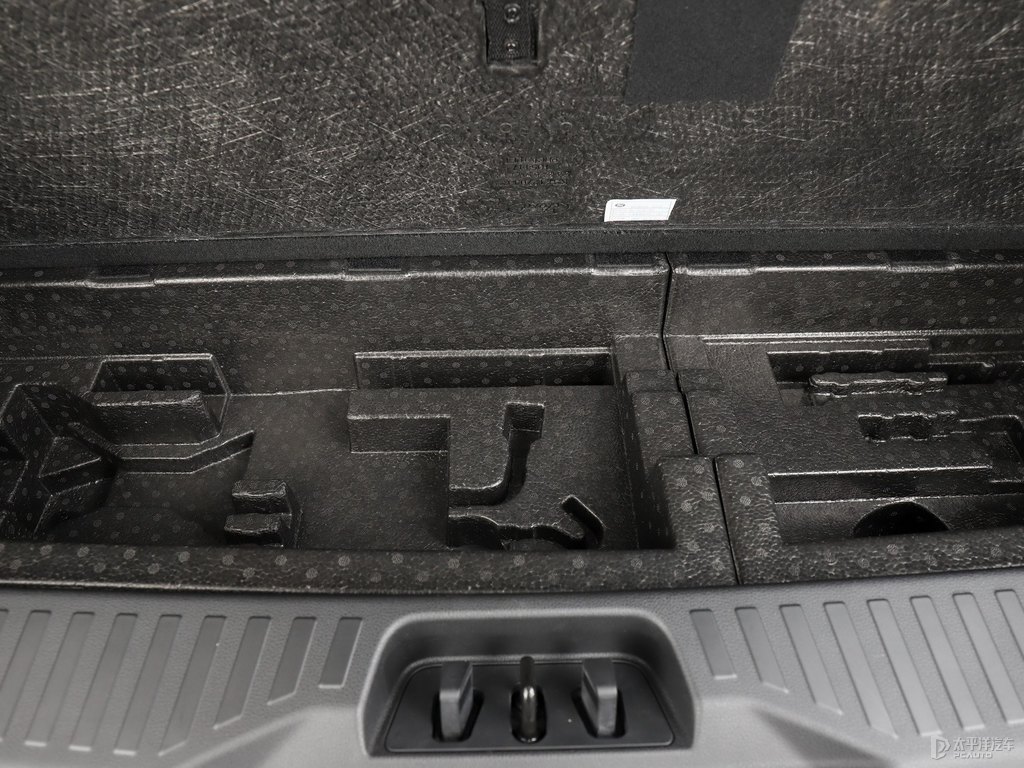 星云紫領裕后備廂空間圖片