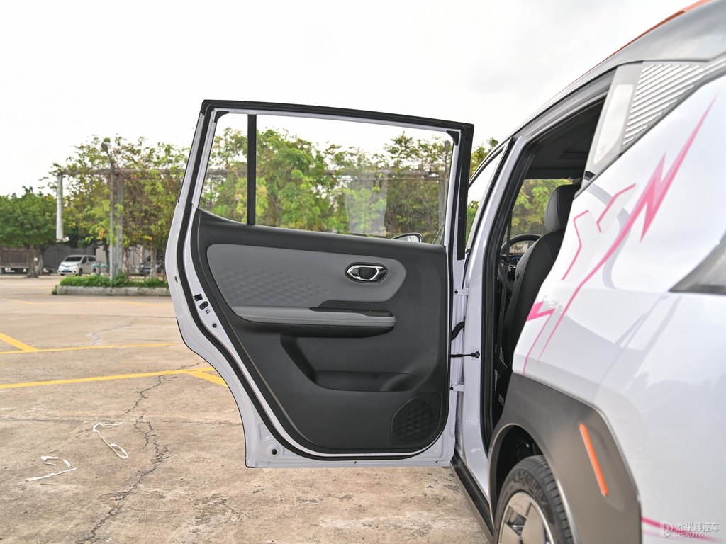 珍珠白AION Y車廂內(nèi)飾圖片
