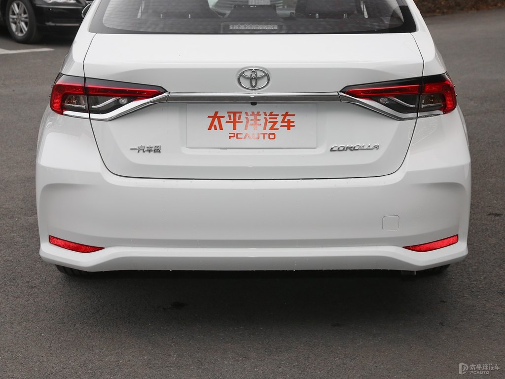 超級(jí)白色卡羅拉車尾外觀圖片