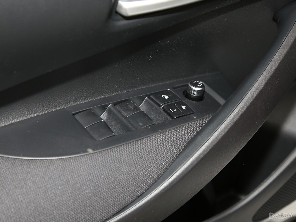 超級白色卡羅拉車廂內(nèi)飾圖片