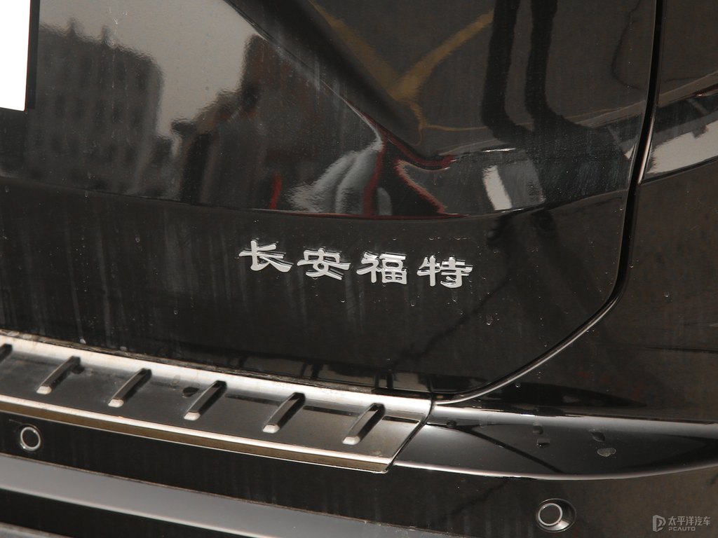 慕夜黑銳界L車尾外觀圖片