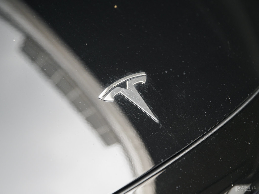 黑色Model 3車頭外觀圖片