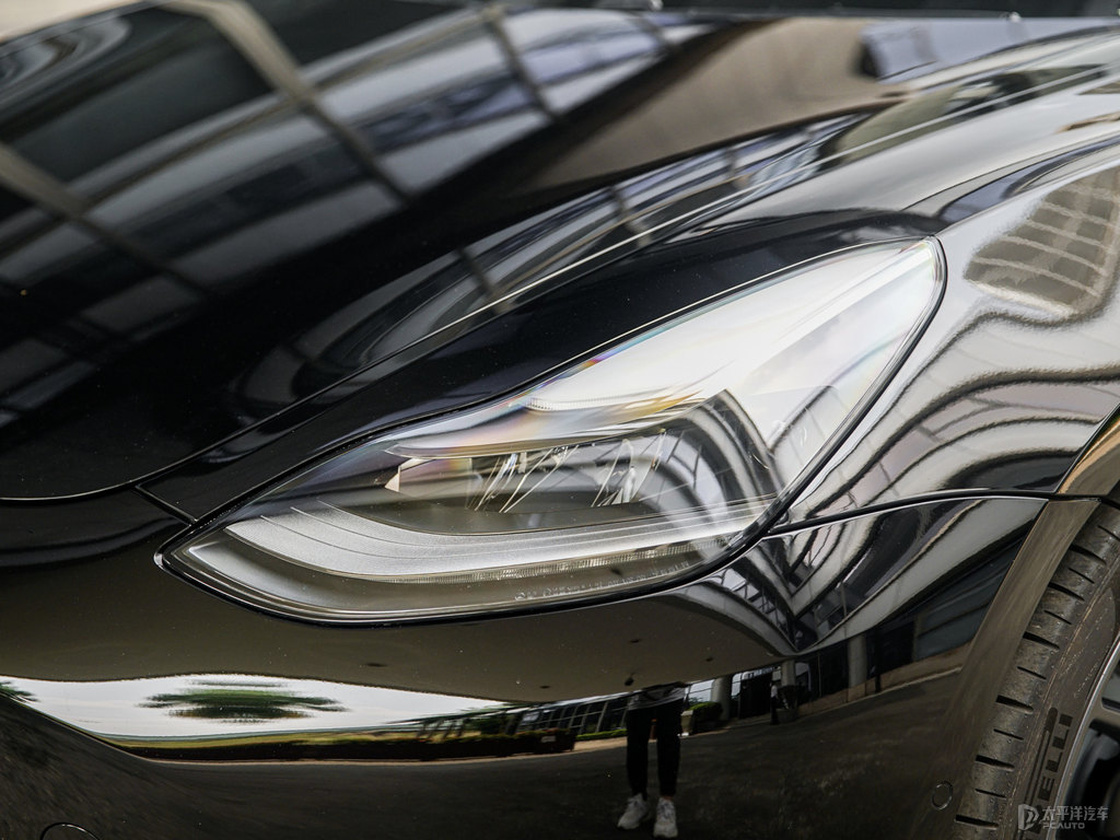 黑色Model 3車頭外觀圖片