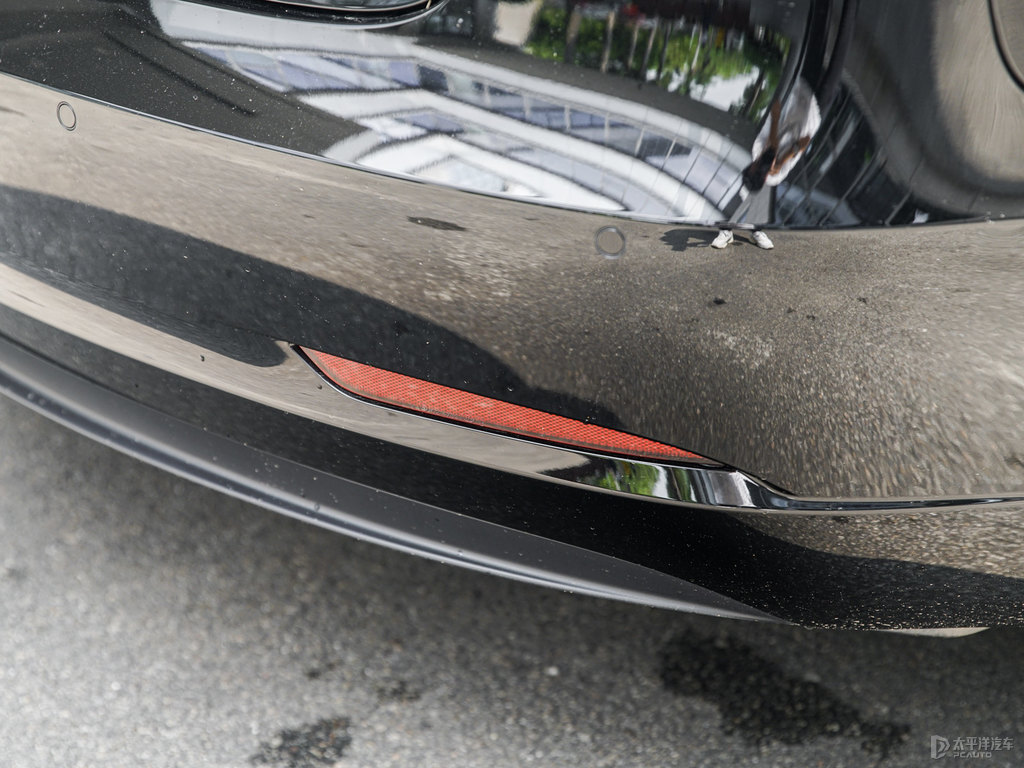黑色Model 3車尾外觀圖片