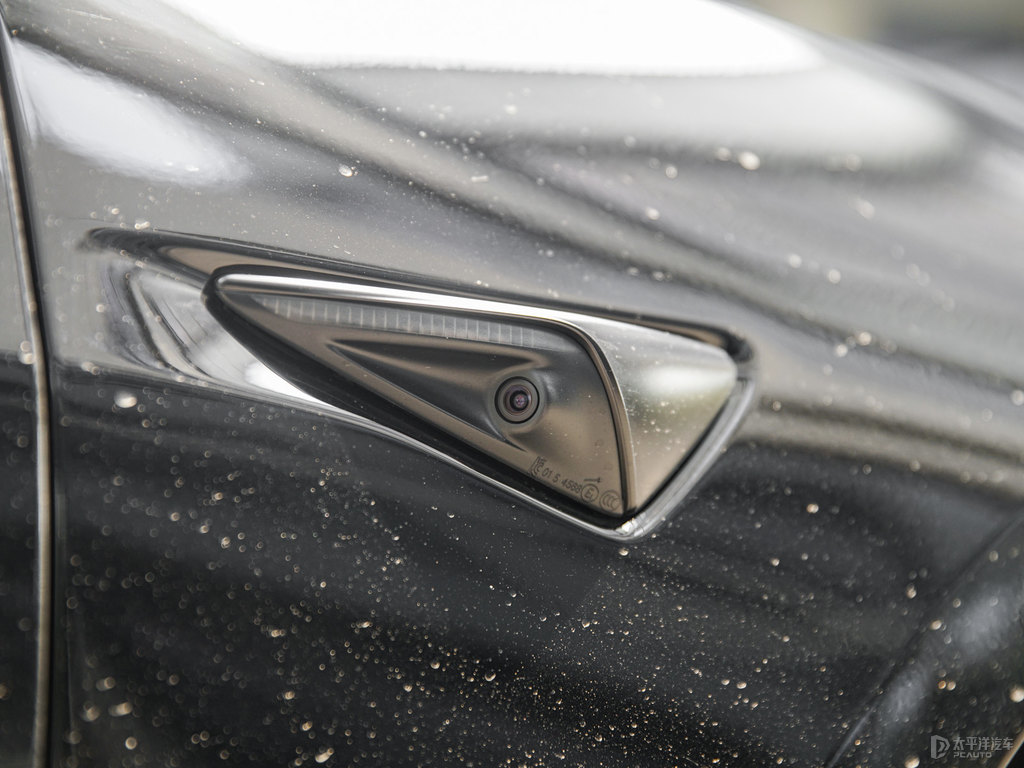 黑色Model 3車身外觀圖片