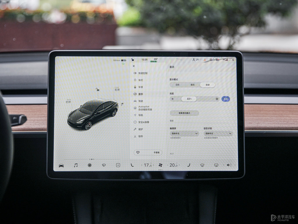 黑色Model 3中控內(nèi)飾圖片