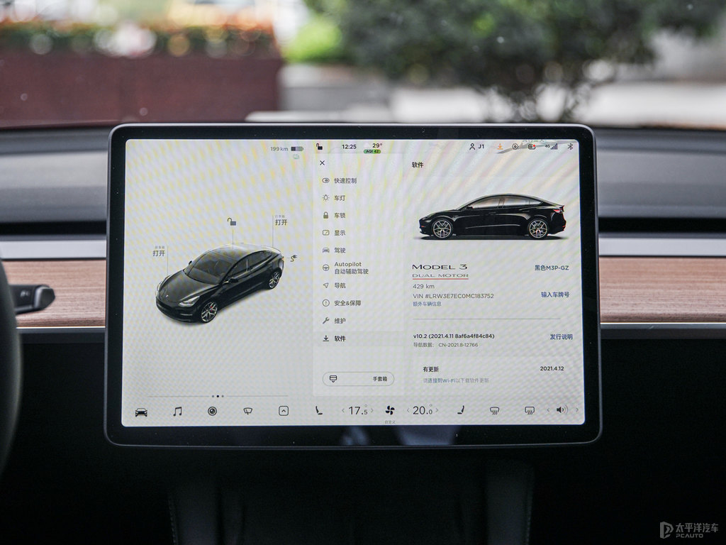 黑色Model 3中控內(nèi)飾圖片