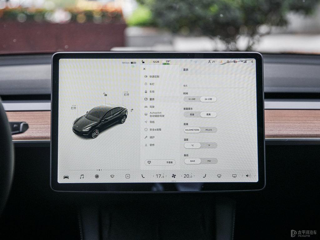 黑色Model 3中控內(nèi)飾圖片