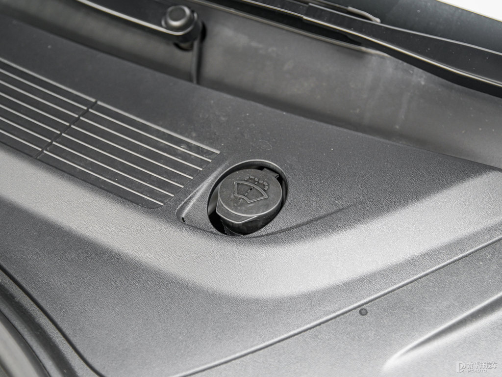 黑色Model 3發(fā)動機(jī)其它細(xì)節(jié)圖片