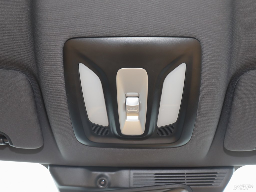 原子灰長(zhǎng)安UNI-K車(chē)廂內(nèi)飾圖片