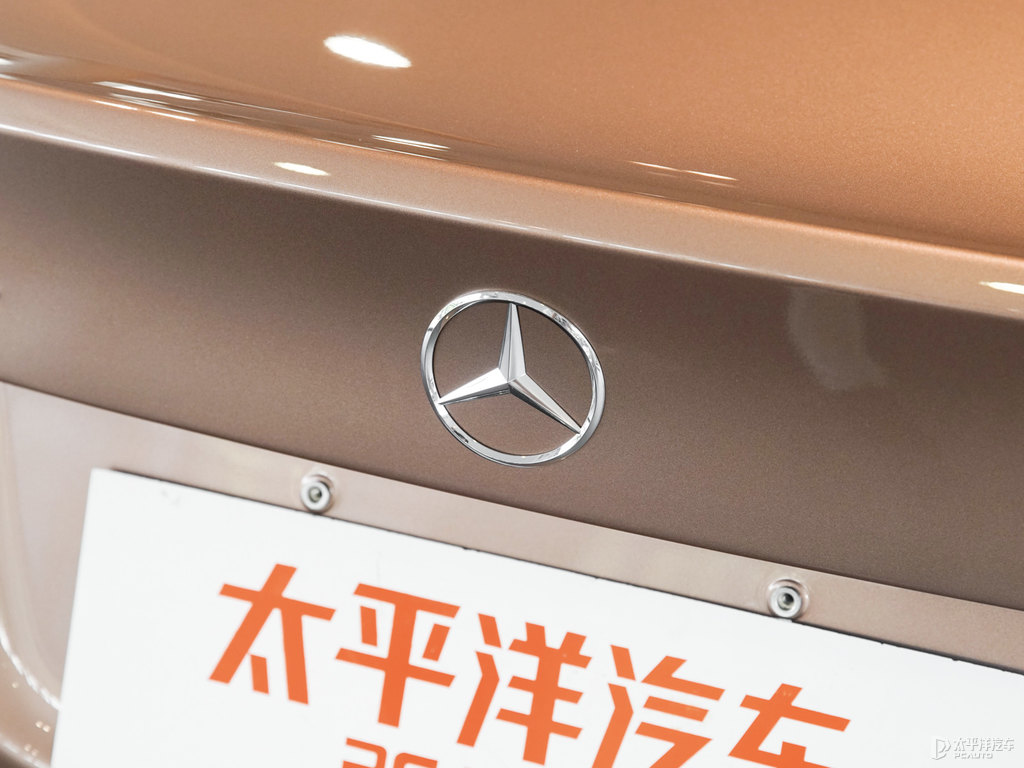 瑰礫金奔馳A級車尾外觀圖片