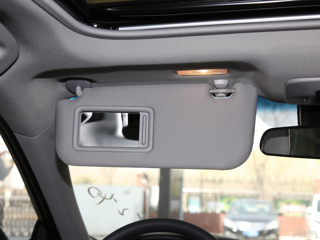 鉑金珍珠白凱美瑞車廂內(nèi)飾圖片