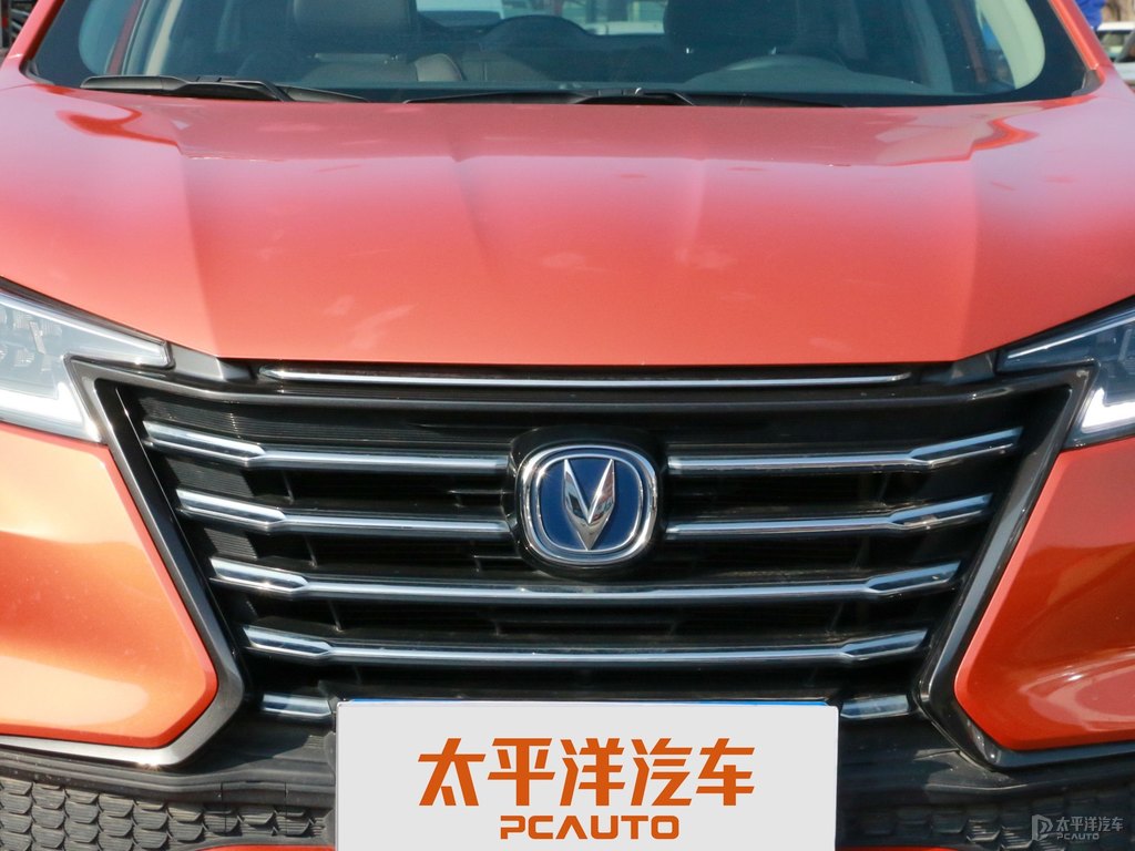 閃光炫彩橙黃長(zhǎng)安CS15車(chē)頭外觀圖片