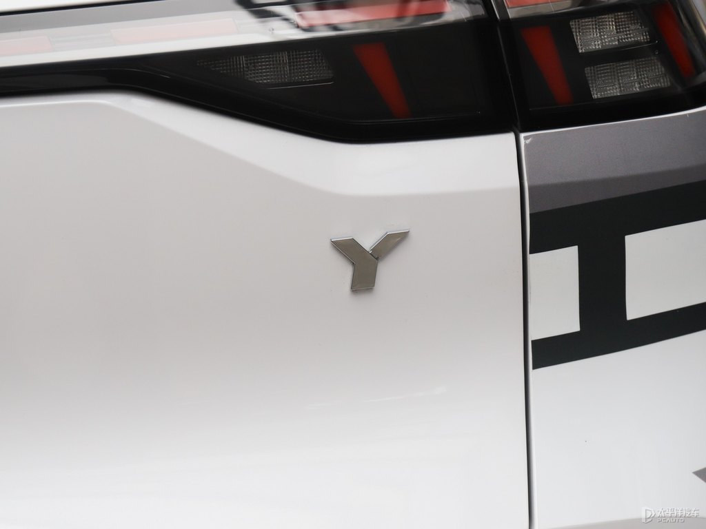 珍珠白AION Y車尾外觀圖片