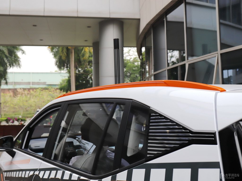 珍珠白AION Y車身外觀圖片