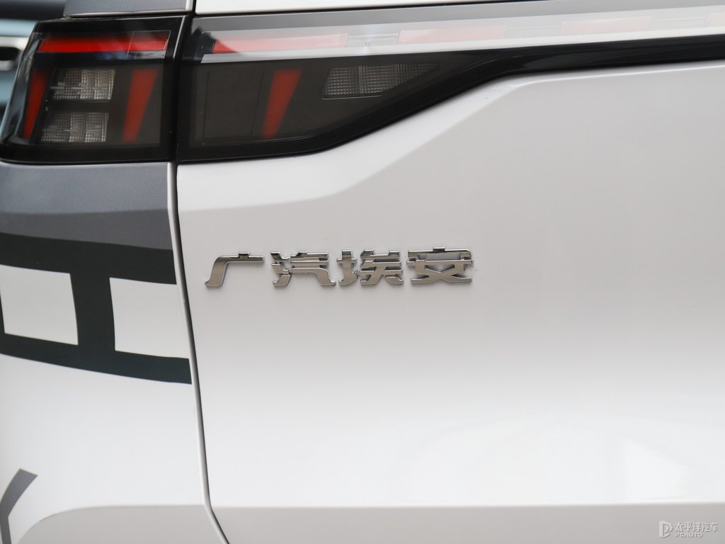珍珠白AION Y車尾外觀圖片