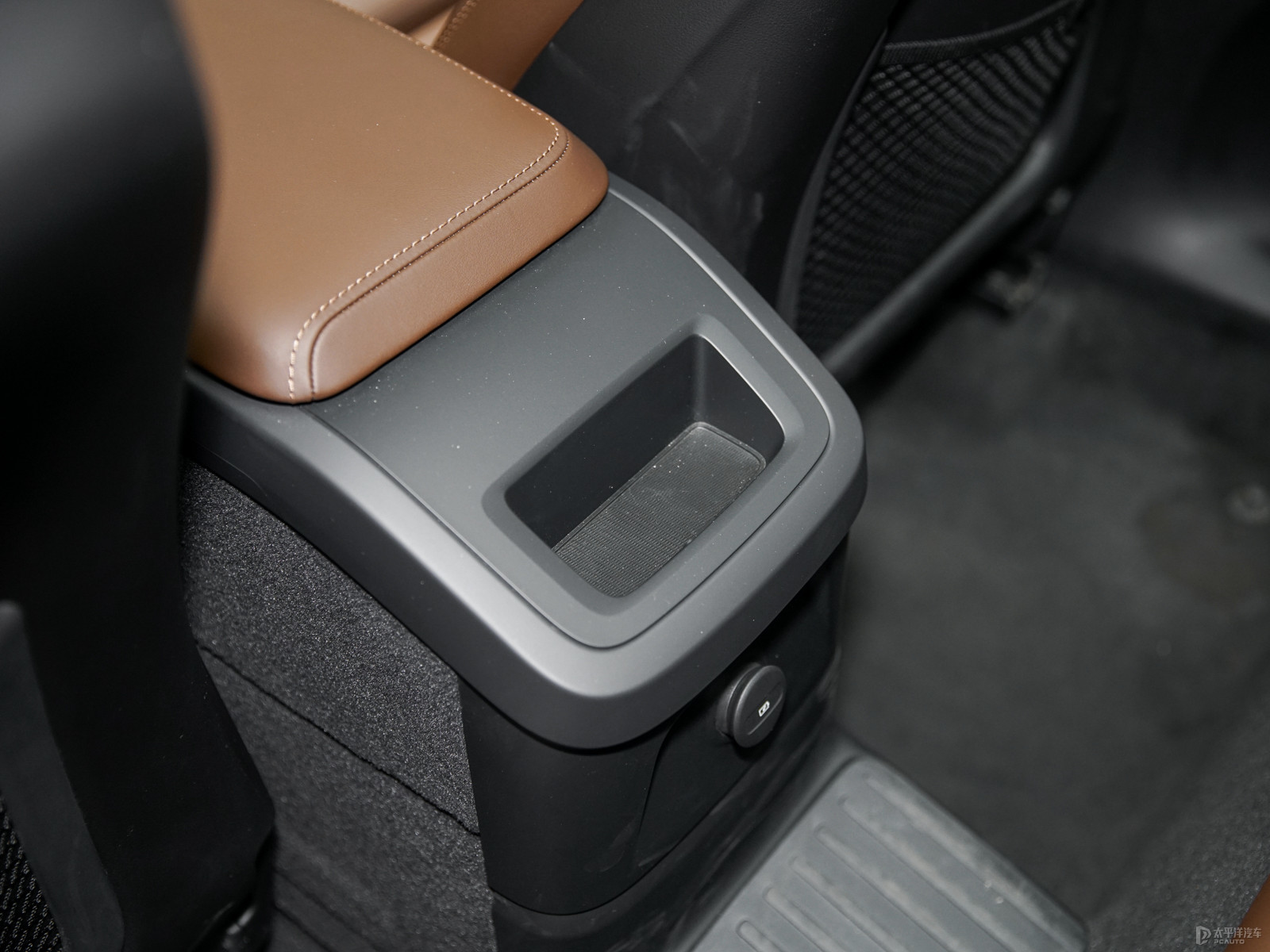 沃爾沃XC60新能源空間高清大圖