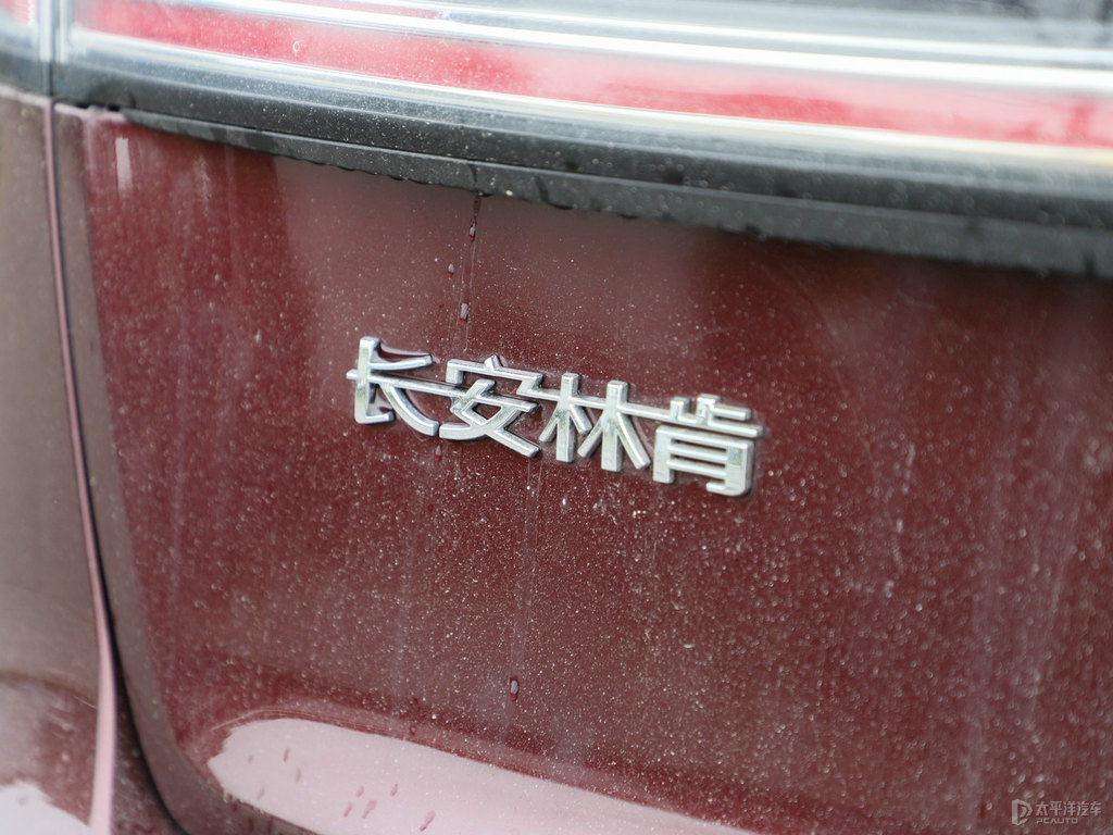 赭石棕航海家車尾外觀圖片