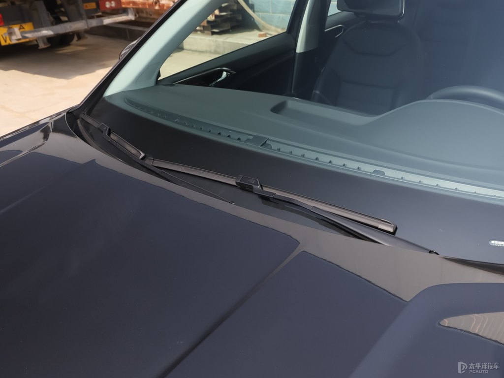 碳晶灰途岳車身外觀圖片