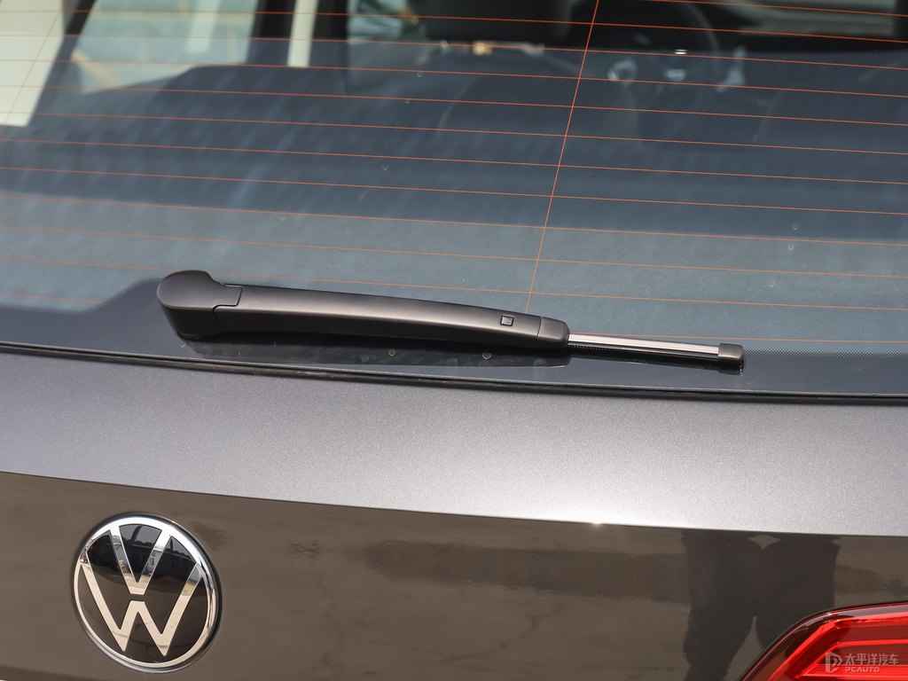 碳晶灰途岳車尾外觀圖片