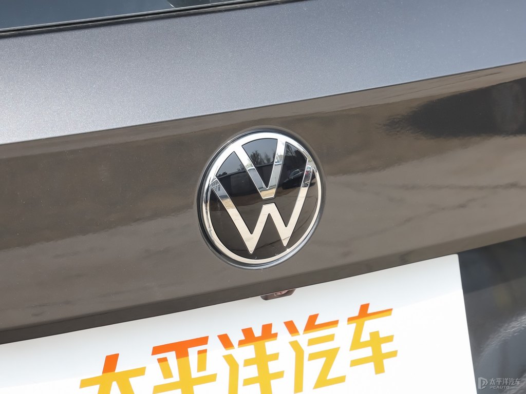 碳晶灰途岳車尾外觀圖片