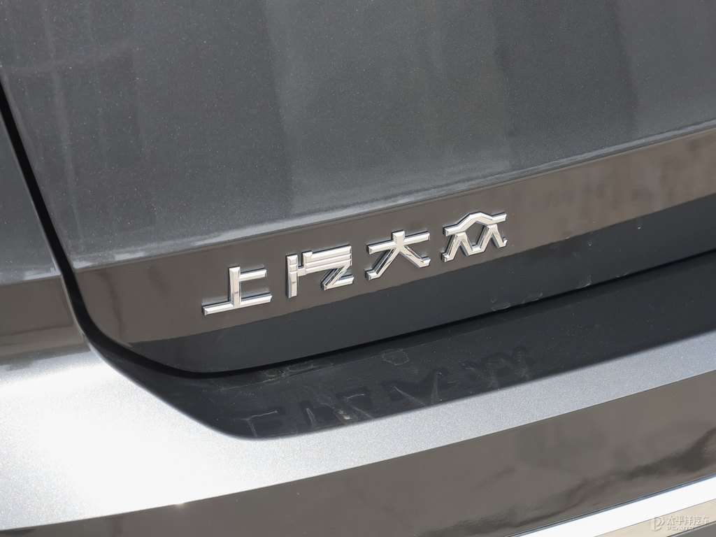 碳晶灰途岳車尾外觀圖片