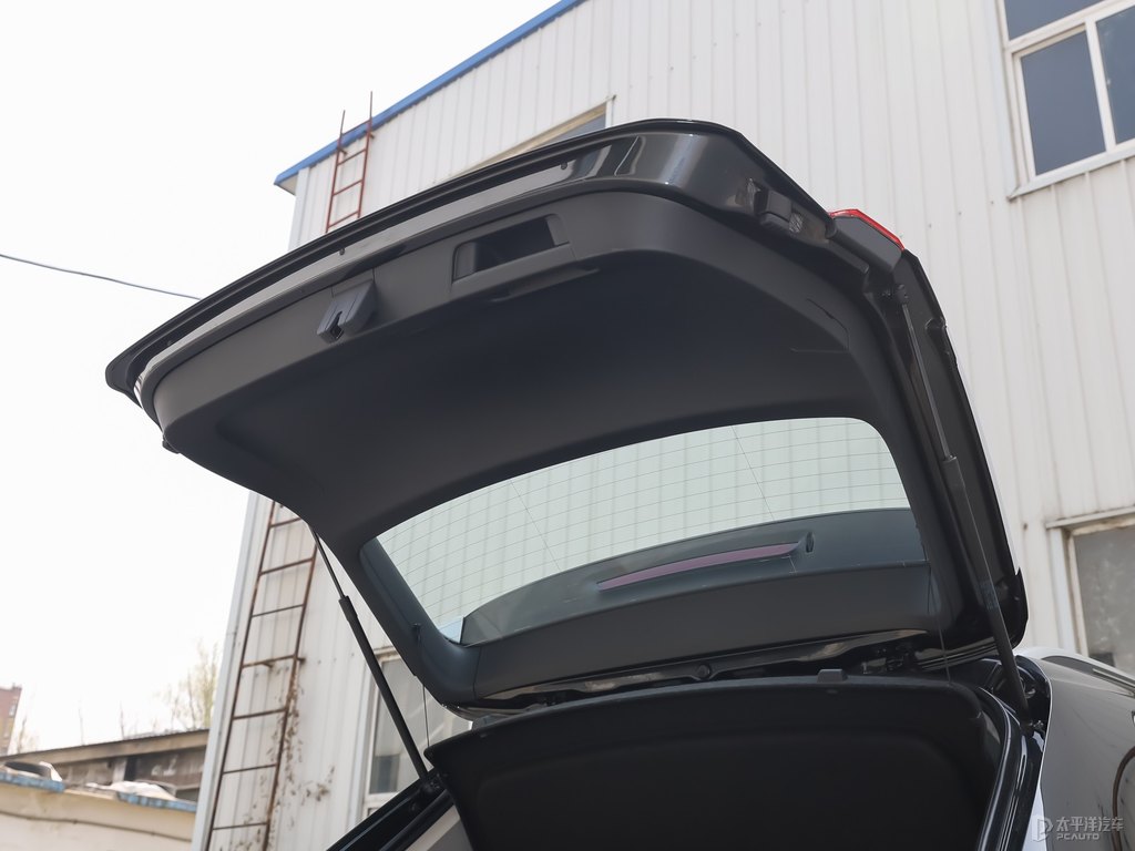 碳晶灰途岳后備廂空間圖片