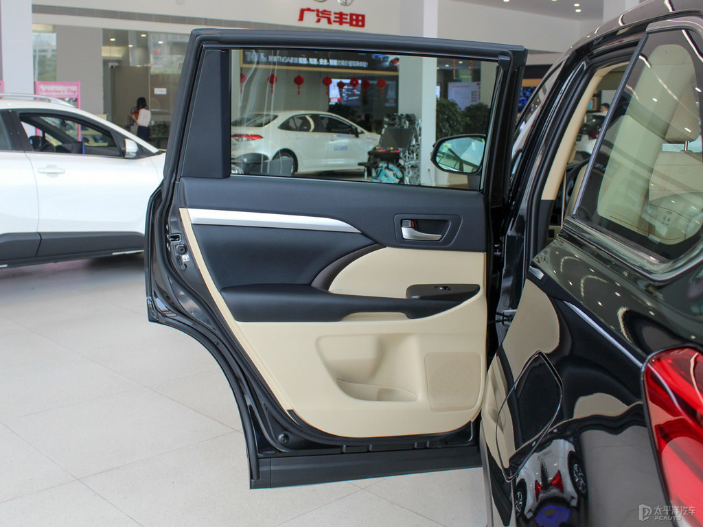 墨晶黑漢蘭達(dá)車廂內(nèi)飾圖片