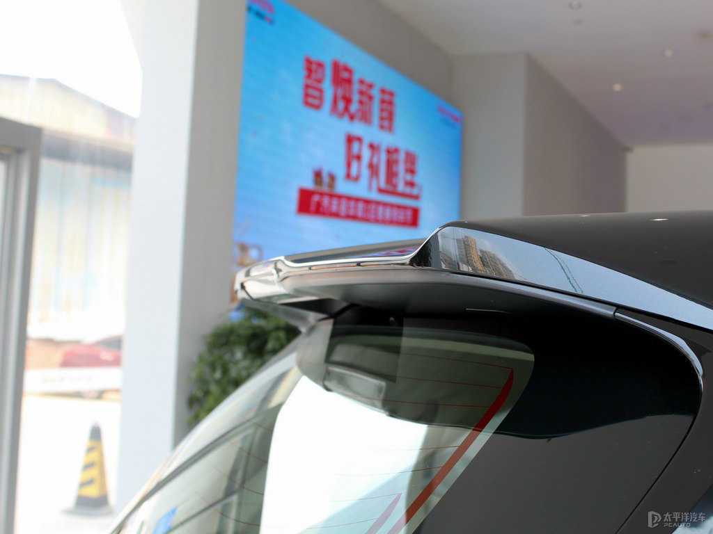 墨晶黑漢蘭達車尾外觀圖片
