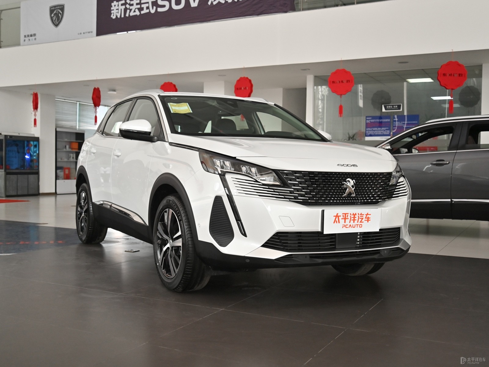 標(biāo)致4008外觀高清大圖