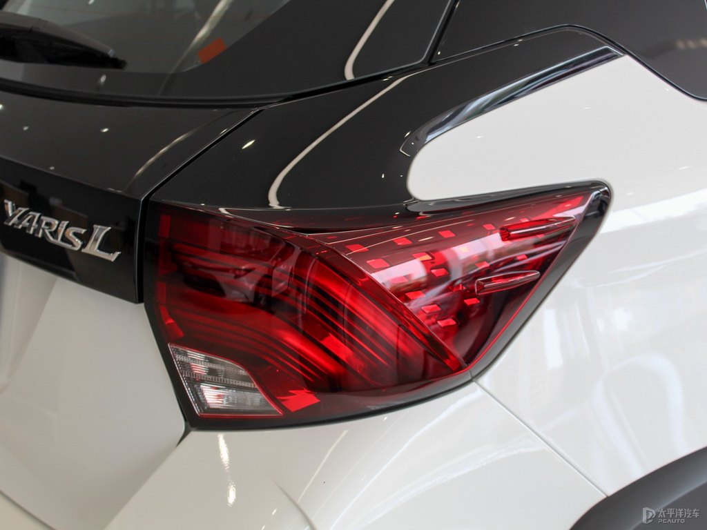 天際白YARiS L 致炫X車尾外觀圖片