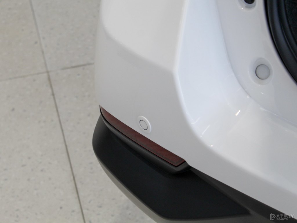 天際白YARiS L 致炫X車尾外觀圖片