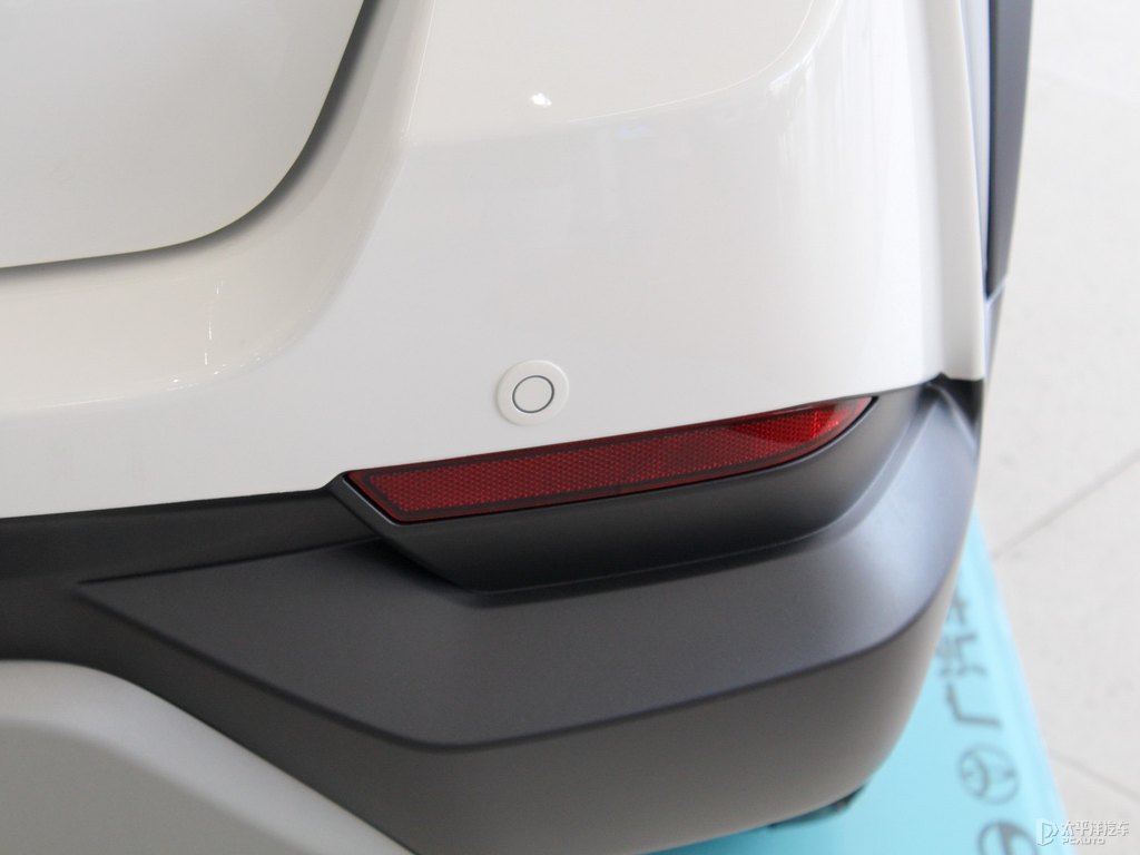 天際白YARiS L 致炫X車尾外觀圖片