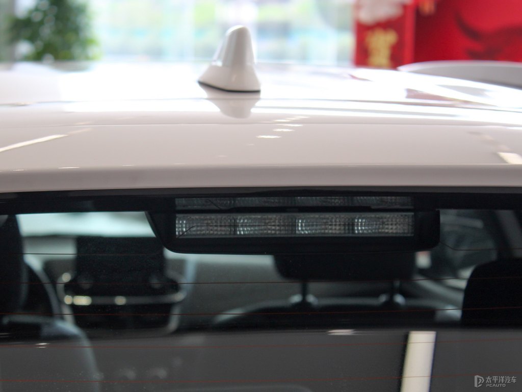 天際白YARiS L 致炫X車尾外觀圖片